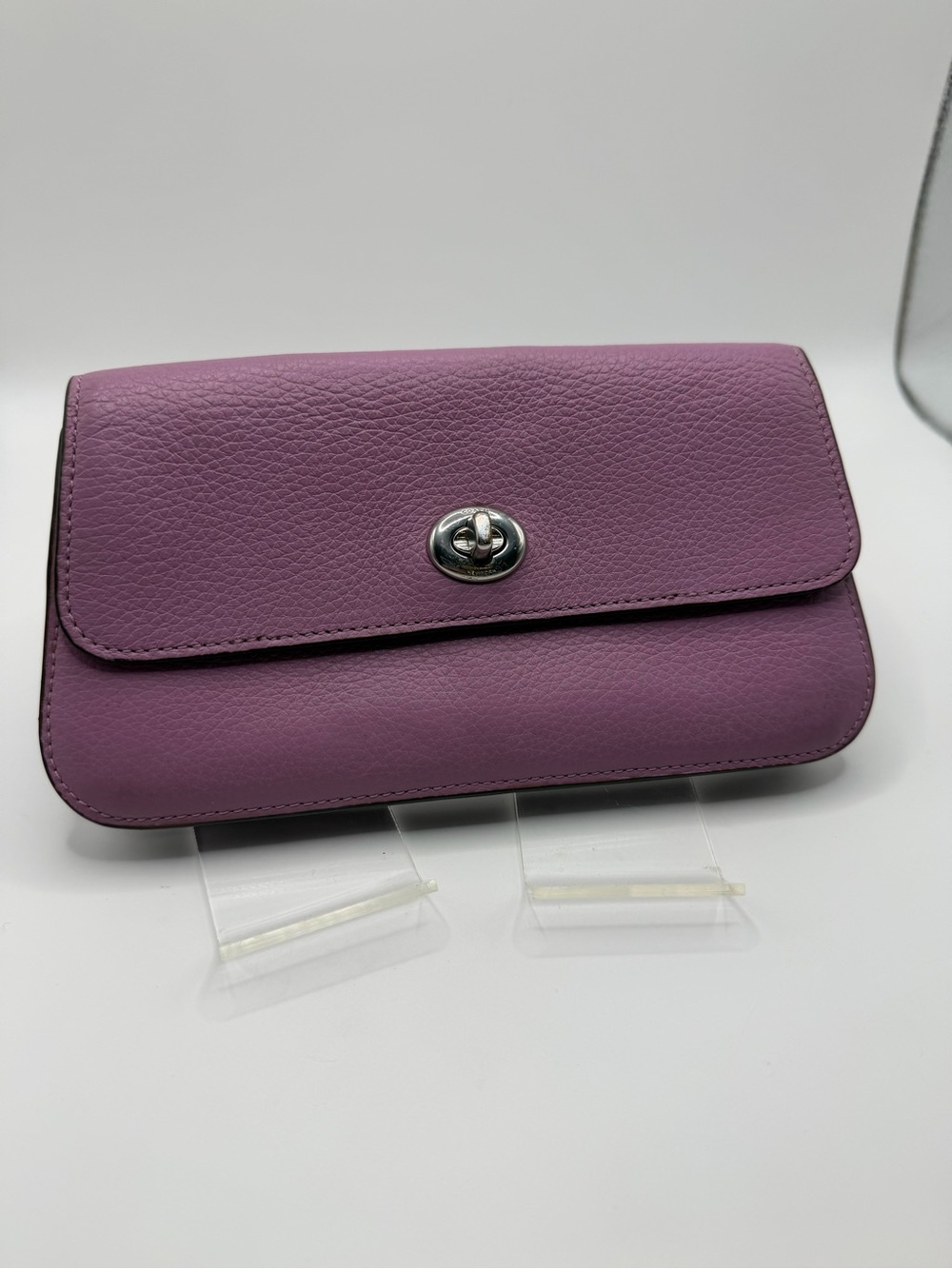 Coach Original Pebbled Leather Twist-Lock Wristlet Clutch in Violet Orchard - Picture 3 of 12